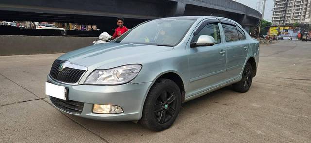 https://images10.gaadi.com/usedcar_image/4626014/original/processed_e310219ba6a810ae1e1f402fc0e671ce.jpeg?imwidth=6402