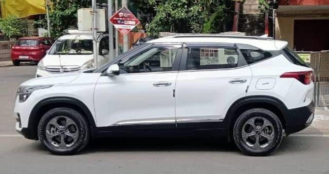 https://images10.gaadi.com/usedcar_image/4626034/original/processed_0cac5ec0cfbc427917777616de22b1a8.jpg?imwidth=6402
