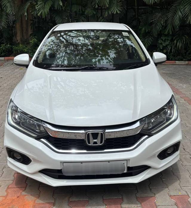 https://images10.gaadi.com/usedcar_image/4626037/original/processed_80858047f74ff316eead022a35919e77.jpg?imwidth=6401
