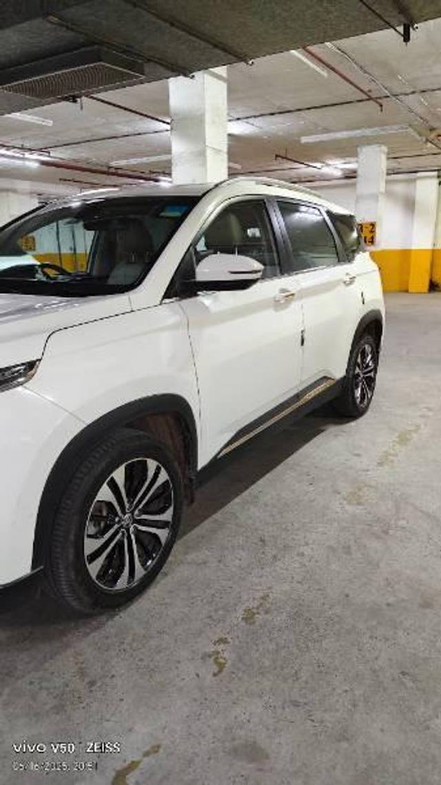 https://images10.gaadi.com/usedcar_image/4626047/original/processed_a75e9372-8e90-4bc7-b224-44aaff8d6662.jpg?imwidth=6402