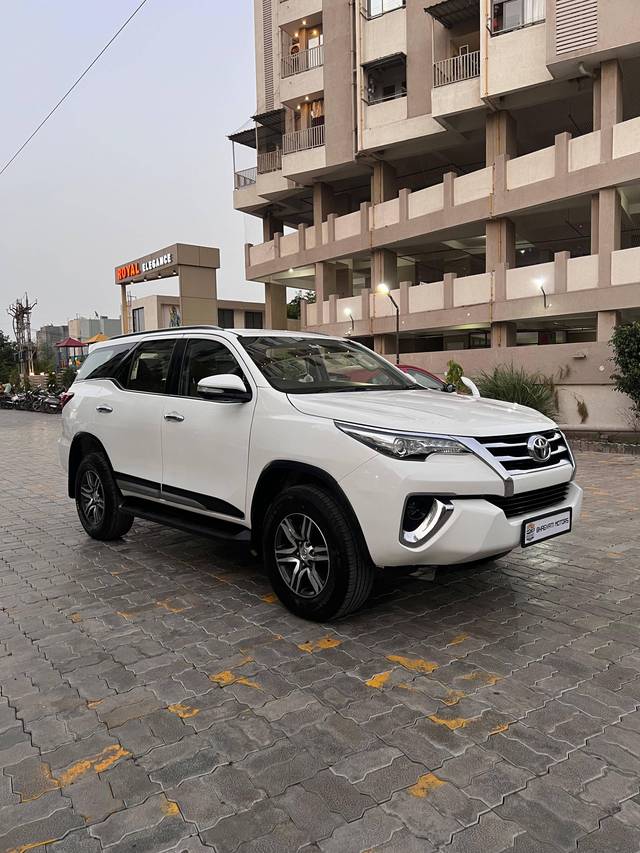 https://images10.gaadi.com/usedcar_image/4626048/original/processed_0890bce9d9d7f810279354c4d8658516.jpg?imwidth=6400