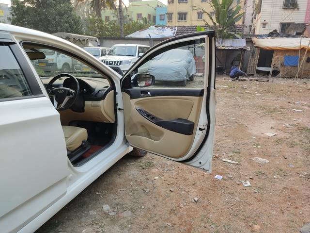 https://images10.gaadi.com/usedcar_image/4626049/original/1a3ebda86d8e8232c3ca124ad417ccd4.jpg?imwidth=6400