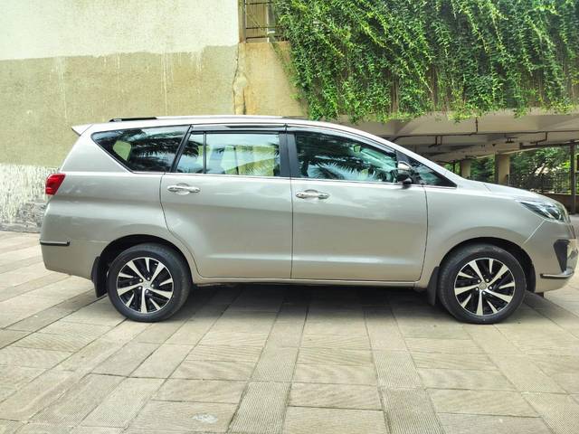 https://images10.gaadi.com/usedcar_image/4626052/original/8d6441fe9ae40193d73302b412517cea.jpg?imwidth=6401