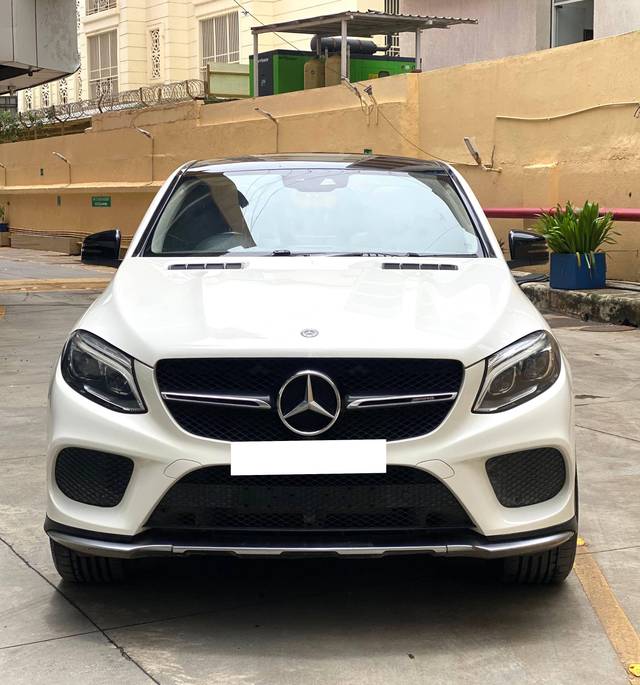 https://images10.gaadi.com/usedcar_image/4626062/original/processed_cd542ef1-8328-4cc3-9d0e-f433640d28cf.jpg?imwidth=6402