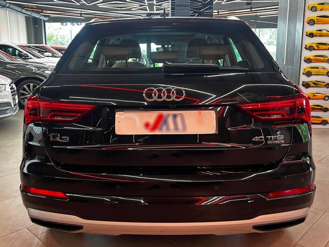 https://images10.gaadi.com/usedcar_image/4626067/original/processed_5ad4b40c8ac3944243694e4511ff5585.JPG?imwidth=6402