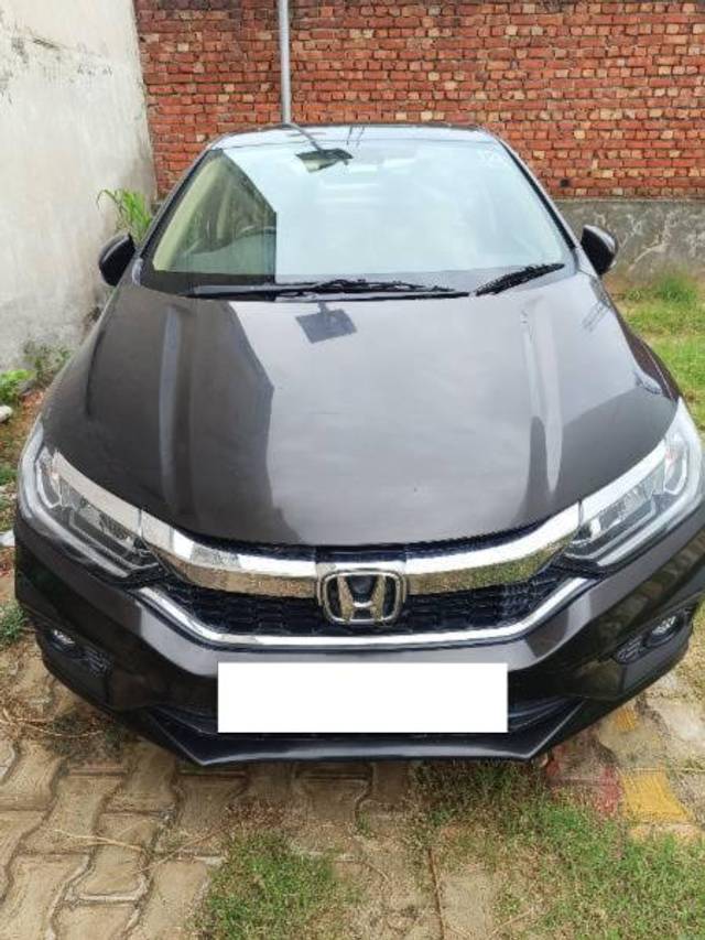 https://images10.gaadi.com/usedcar_image/4626113/original/processed_2cfbdd16-1469-4d1e-be4b-9d3e701dd3a5.jpg?imwidth=6400