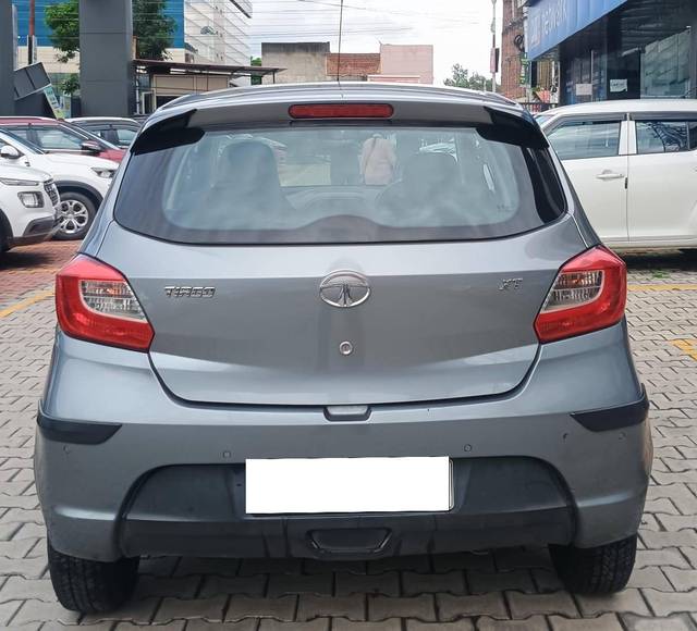 https://images10.gaadi.com/usedcar_image/4626135/original/processed_fea328c3-9e98-4235-b719-c5662e6c006a.jpg?imwidth=6402