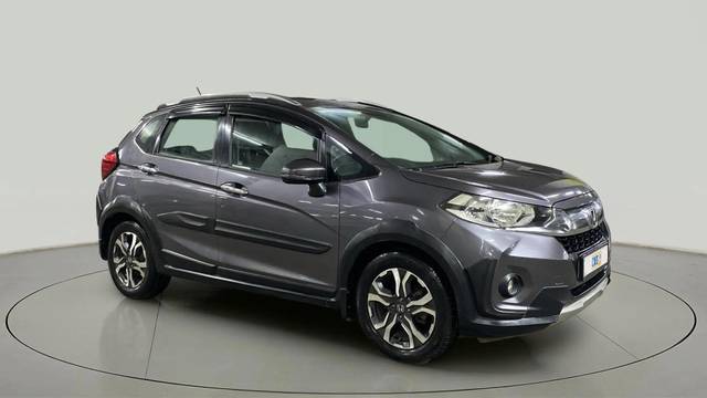 https://images10.gaadi.com/usedcar_image/4626149/original/77a72dace13df98a1a63f2457ae1b523.jpg?imwidth=6400