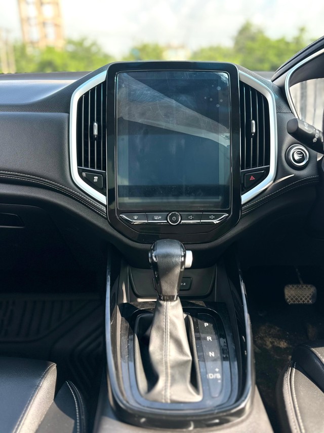 Second-hand 2020 MG Hector Plus Sharp DCT for sale in Chandigarh-7