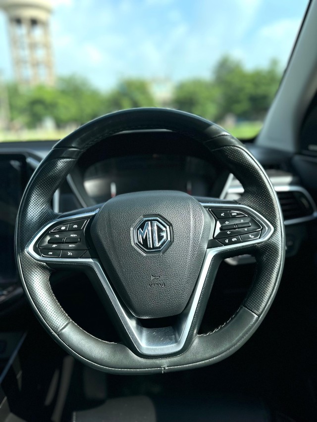 Second-hand 2020 MG Hector Plus Sharp DCT for sale in Chandigarh-4