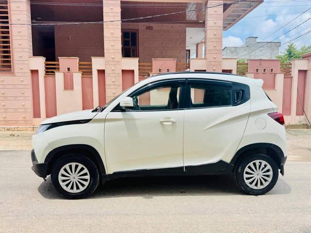https://images10.gaadi.com/usedcar_image/4626176/original/processed_be485f8e079fc5579671d9b0bfaa9cd5.jpeg?imwidth=6402