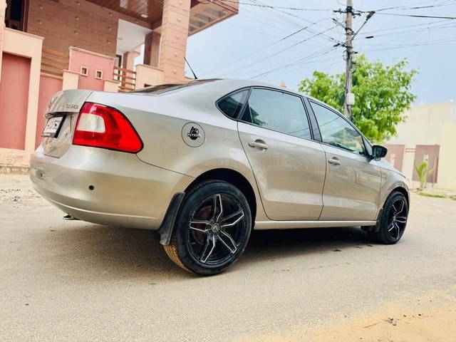 https://images10.gaadi.com/usedcar_image/4626179/original/processed_0021c7f15dd2ebee3f24ae2b8c9ead22.jpeg?imwidth=6402