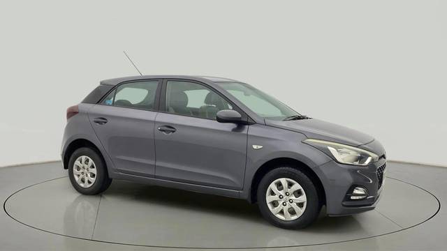 https://images10.gaadi.com/usedcar_image/4626188/original/7d277370002c15d76640325d90c12cec.jpg?imwidth=6400
