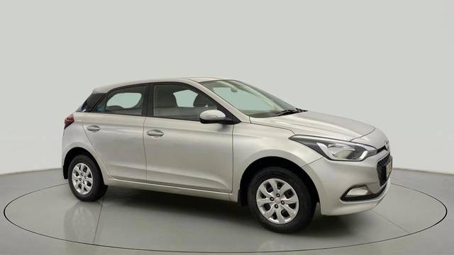 https://images10.gaadi.com/usedcar_image/4626197/original/f4fcbc9e7856babcddbd7119ae1fdeff.jpg?imwidth=6400