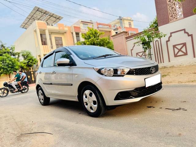 https://images10.gaadi.com/usedcar_image/4626205/original/processed_1a96d2e5956be13ed3a3ae0d45ef6217.jpeg?imwidth=6400