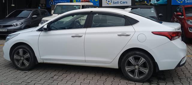 https://images10.gaadi.com/usedcar_image/4626214/original/processed_27cf6217-3748-4f2b-9a7b-57d731fbbc8b.jpg?imwidth=6402