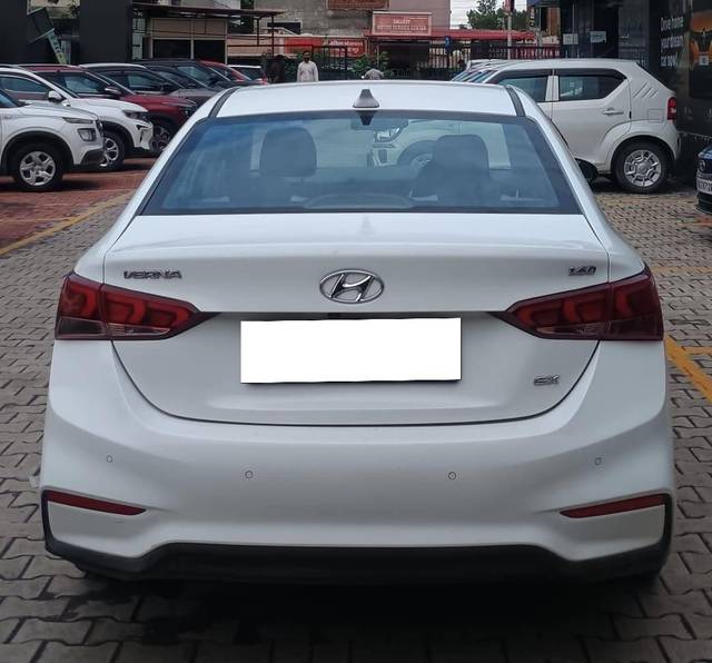https://images10.gaadi.com/usedcar_image/4626214/original/processed_91c04657-f0fe-42e6-a764-3cded9f6d935.jpg?imwidth=6401