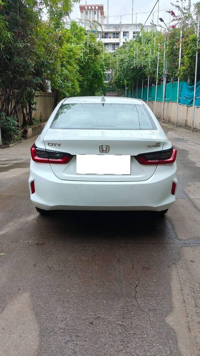 https://images10.gaadi.com/usedcar_image/4626217/original/processed_4ec9233c3bf76c35ffbcb4648367b478.jpg?imwidth=6402