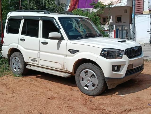 https://images10.gaadi.com/usedcar_image/4626221/original/processed_9f428f2e-d7c6-423d-9bdf-66d9305997cf.jpg?imwidth=6400