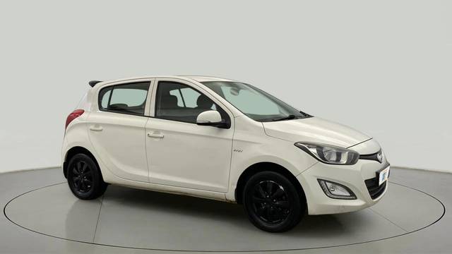 https://images10.gaadi.com/usedcar_image/4626270/original/a998bc8f57ba6ae1a91d0a911e50df95.jpg?imwidth=6400