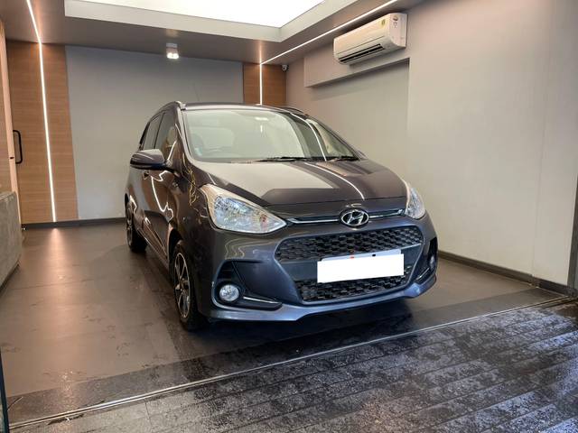 https://images10.gaadi.com/usedcar_image/4626272/original/processed_7fdf1ef456a8e1ccf8623e641ccc190c.jpeg?imwidth=6400