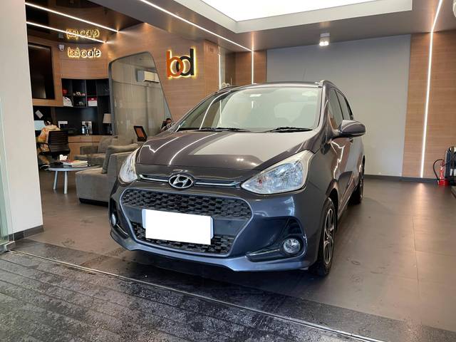 https://images10.gaadi.com/usedcar_image/4626272/original/processed_d3969a7dd5387d34d3eb189a3d16647c.jpeg?imwidth=6402