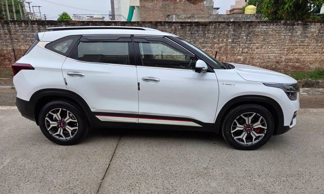 https://images10.gaadi.com/usedcar_image/4626276/original/processed_f00c6d14bef0c930d123f691e419d1d5.jpg?imwidth=6401
