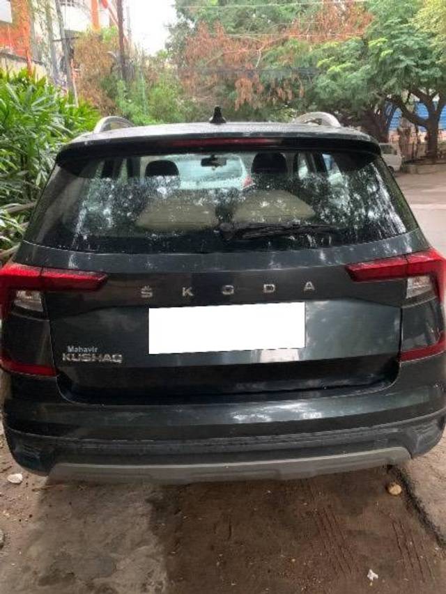 https://images10.gaadi.com/usedcar_image/4626349/original/processed_a733c4d9-8403-4d8f-853a-863af5c8cceb.jpg?imwidth=6402