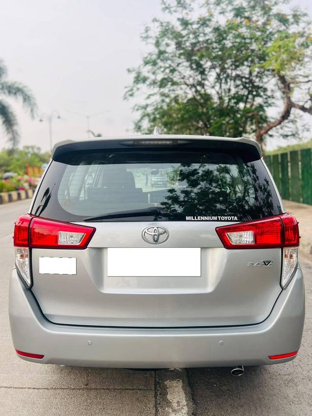 https://images10.gaadi.com/usedcar_image/4626360/original/processed_0f0973dba0cbfe7b17f63115bd1e34a5.jpg?imwidth=6401