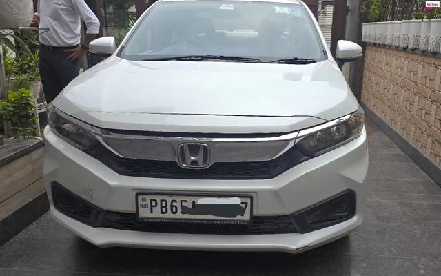 https://images10.gaadi.com/usedcar_image/4626361/original/7fbb3a1ec1ff61367f0b5f3c810a2f45.jpg?imwidth=6400