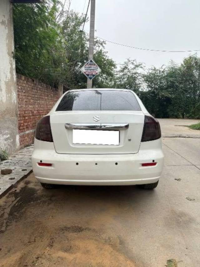 https://images10.gaadi.com/usedcar_image/4626364/original/processed_bebf35b9-50e5-4921-b6ea-c1a63ae5984f.jpeg?imwidth=6402