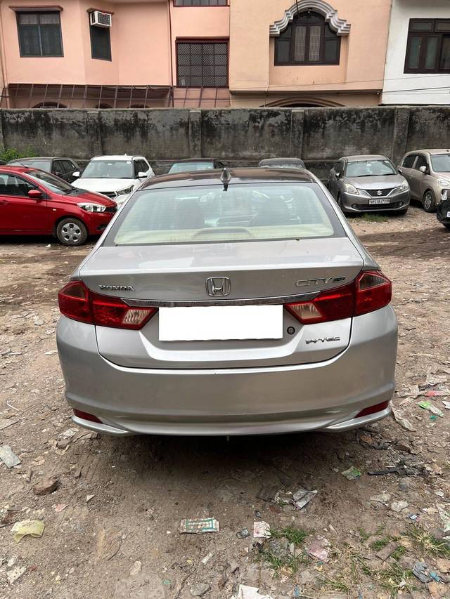 https://images10.gaadi.com/usedcar_image/4626430/original/processed_2d4d9986-e219-4f5b-8ff1-d38813958bed.jpg?imwidth=6402