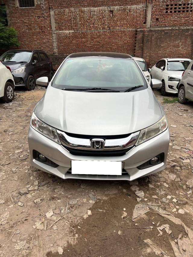 https://images10.gaadi.com/usedcar_image/4626430/original/processed_6fec3bbf-b289-4cf2-8730-b7bf9bfe8d4b.jpg?imwidth=6400