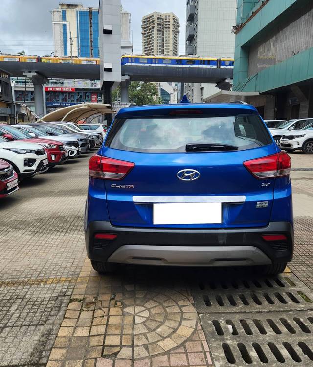 https://images10.gaadi.com/usedcar_image/4626440/original/processed_de8f5639e171eee29c5e238adbd1c8f1.jpg?imwidth=6401
