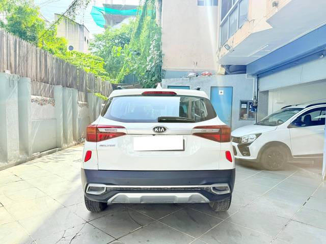 https://images10.gaadi.com/usedcar_image/4626450/original/processed_3c2119bfaa581f428d918ef9638255a8.jpg?imwidth=6401