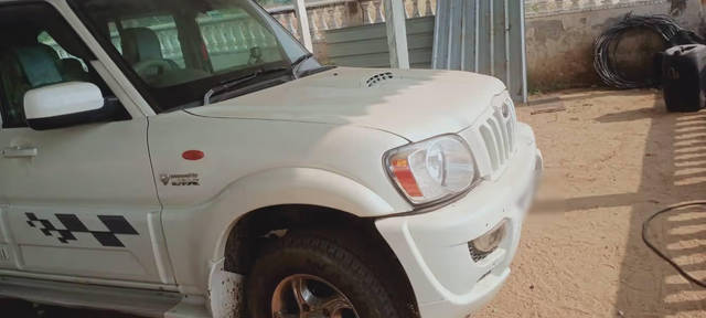 https://images10.gaadi.com/usedcar_image/4626461/original/f0066e0c-33c4-4d8b-9b0c-2c8f419319c9.png?imwidth=6402