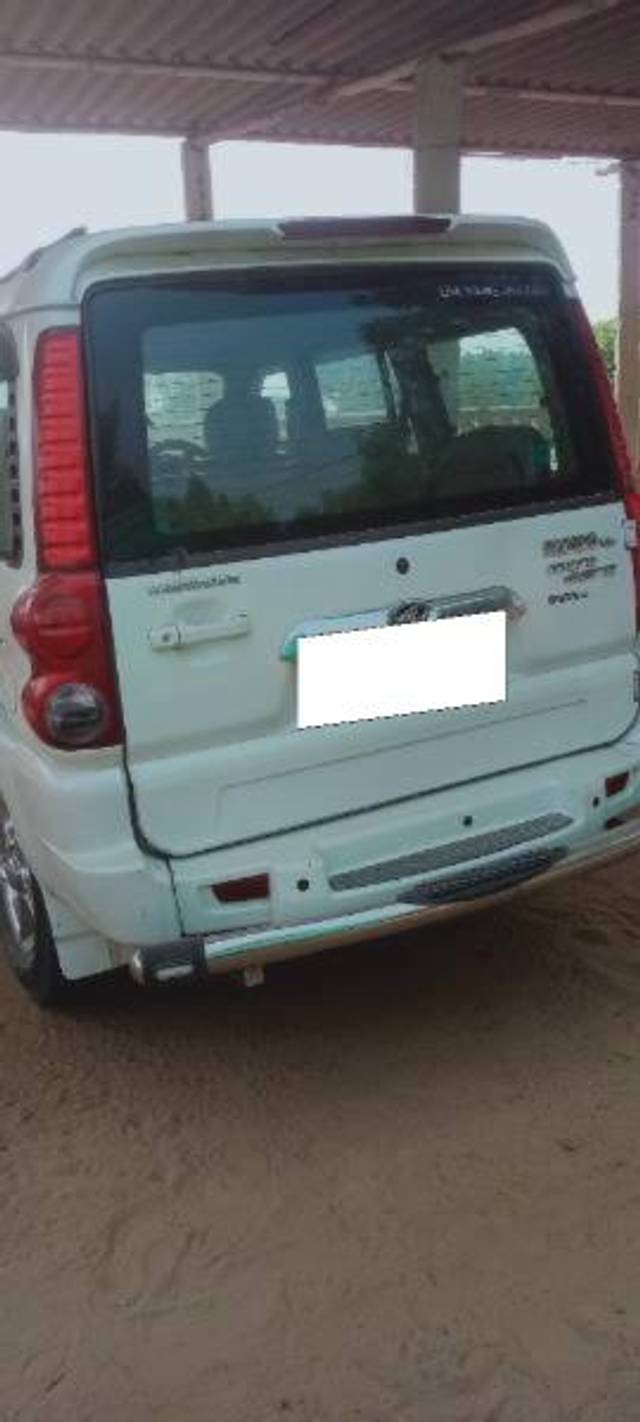 https://images10.gaadi.com/usedcar_image/4626461/original/processed_51cbada4-1291-4ca3-8956-5210d2a54690.jpg?imwidth=6401
