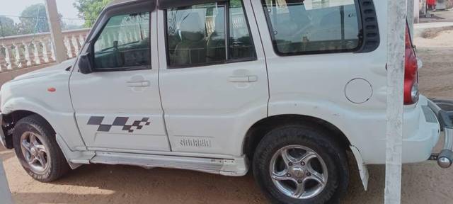 https://images10.gaadi.com/usedcar_image/4626461/original/processed_c6a2cd60-5763-4baa-b2cc-98ae6f35e983.jpg?imwidth=6400
