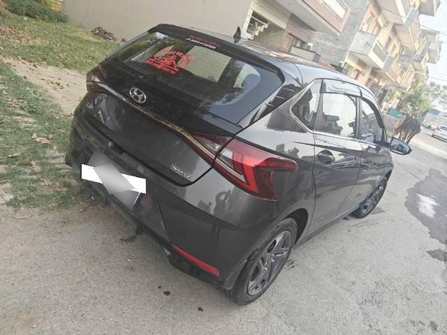 https://images10.gaadi.com/usedcar_image/4626462/original/processed_processed_4405af47-9627-4093-b8a0-3ecea24f9297.jpg?imwidth=6401