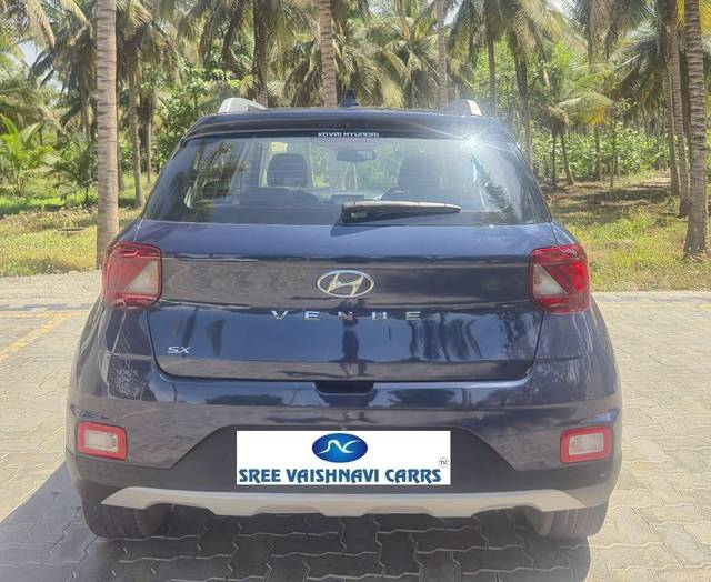 https://images10.gaadi.com/usedcar_image/4626480/original/processed_03f7dcef1afaf576f61c58ad47f84695.jpg?imwidth=6402