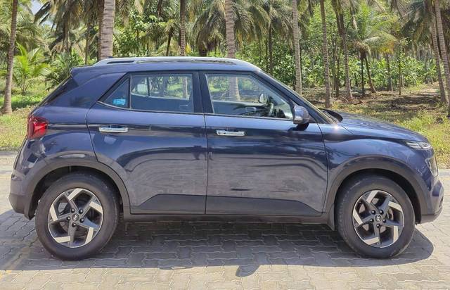 https://images10.gaadi.com/usedcar_image/4626480/original/processed_b252c520bbd831ce4f617afd440693e7.jpg?imwidth=6401