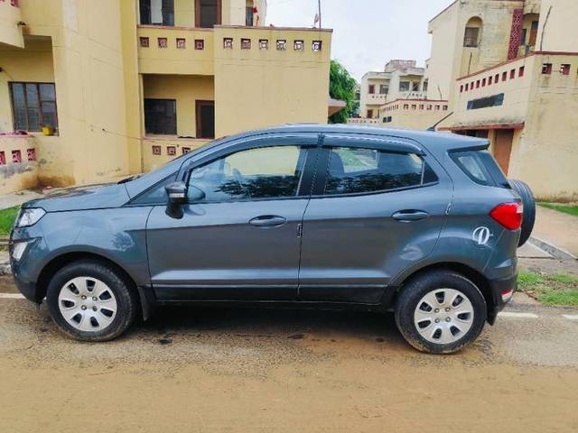 https://images10.gaadi.com/usedcar_image/4626486/original/processed_55e2e5ec-5ee5-4e45-8cac-c4fdf28f71fa.jpg?imwidth=6400