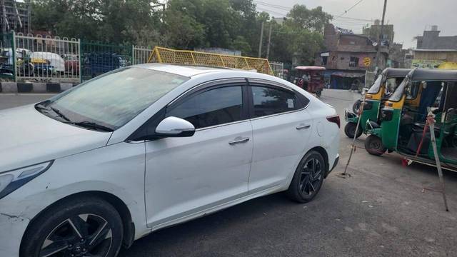 https://images10.gaadi.com/usedcar_image/4626524/original/processed_9562259d-1edf-4f01-94bc-34e618b4e0be.jpg?imwidth=6402