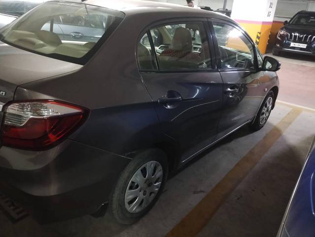 https://images10.gaadi.com/usedcar_image/4626533/original/processed_0a00eebb08f20eab07ca2b7c2703ab1e.jpg?imwidth=6402
