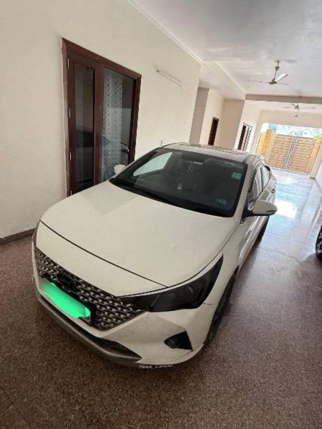 https://images10.gaadi.com/usedcar_image/4626579/original/processed_8b25eb60-3d40-4e70-a1bb-beac0e23f4dc.jpeg?imwidth=6400