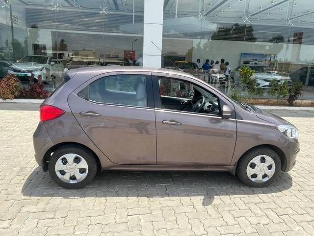 https://images10.gaadi.com/usedcar_image/4626581/original/processed_a01a54fa-9e51-42ac-927f-c6612c7b39af.jpeg?imwidth=6401