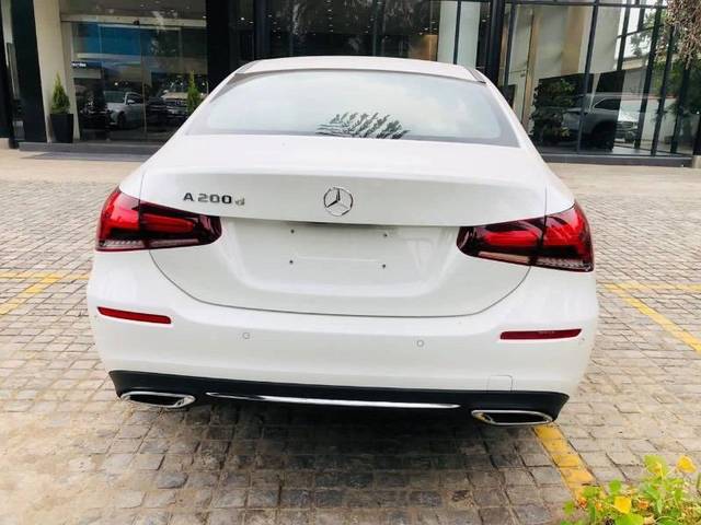 https://images10.gaadi.com/usedcar_image/4626587/original/processed_5c6d917f-8b4b-44f8-af5e-babea309af68.jpeg?imwidth=6402