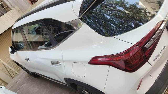 https://images10.gaadi.com/usedcar_image/4626588/original/processed_b26c8b58-20bf-4c65-beaf-2257ea9f54f7.jpeg?imwidth=6402