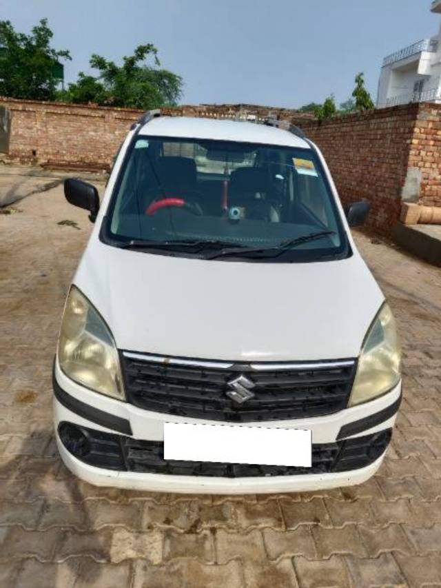 https://images10.gaadi.com/usedcar_image/4626590/original/processed_909da736-1318-4311-825e-fd0788ef1a71.jpg?imwidth=6400