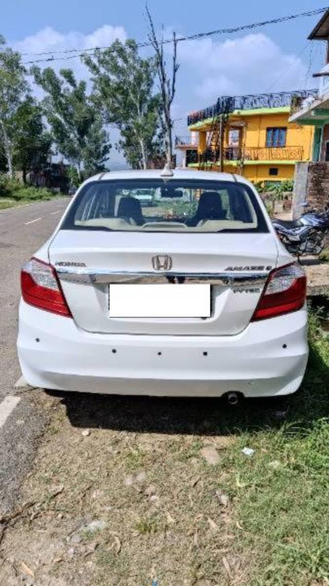 https://images10.gaadi.com/usedcar_image/4626647/original/processed_1dc924a9-f570-4124-a711-9e6383ff69ed.jpg?imwidth=6401